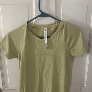 Lululemon Swiftly Tech Short Sleeve Shirt size 6